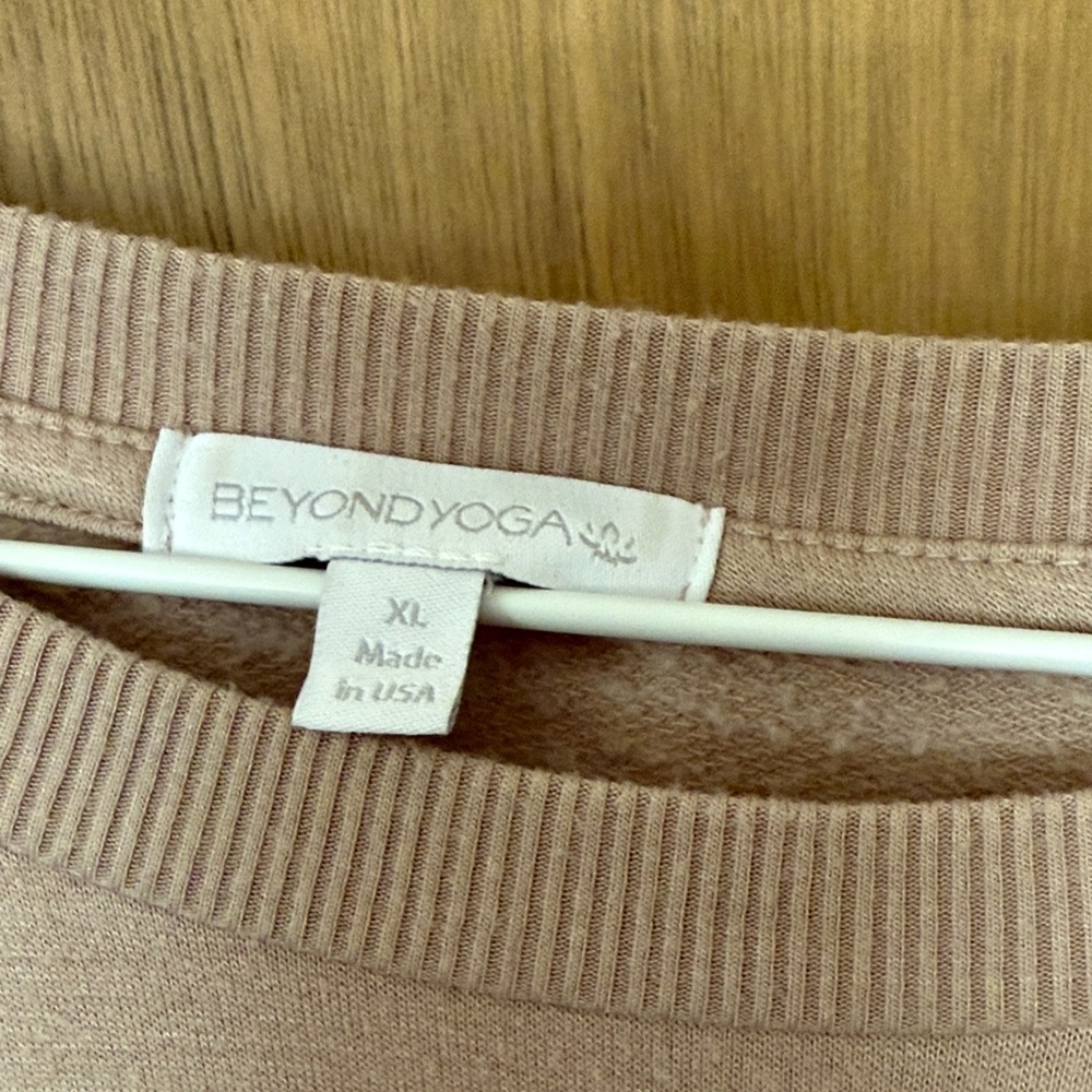 Beyond Yoga XL Women's Tan Long Sleeve Top - Picture 2 of 4